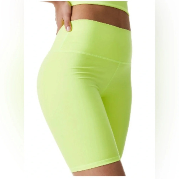 Alice + Olivia AARON NEON YELLOW STRETCH-JERSEY CYCLING SHORTS - Picture 3 of 6